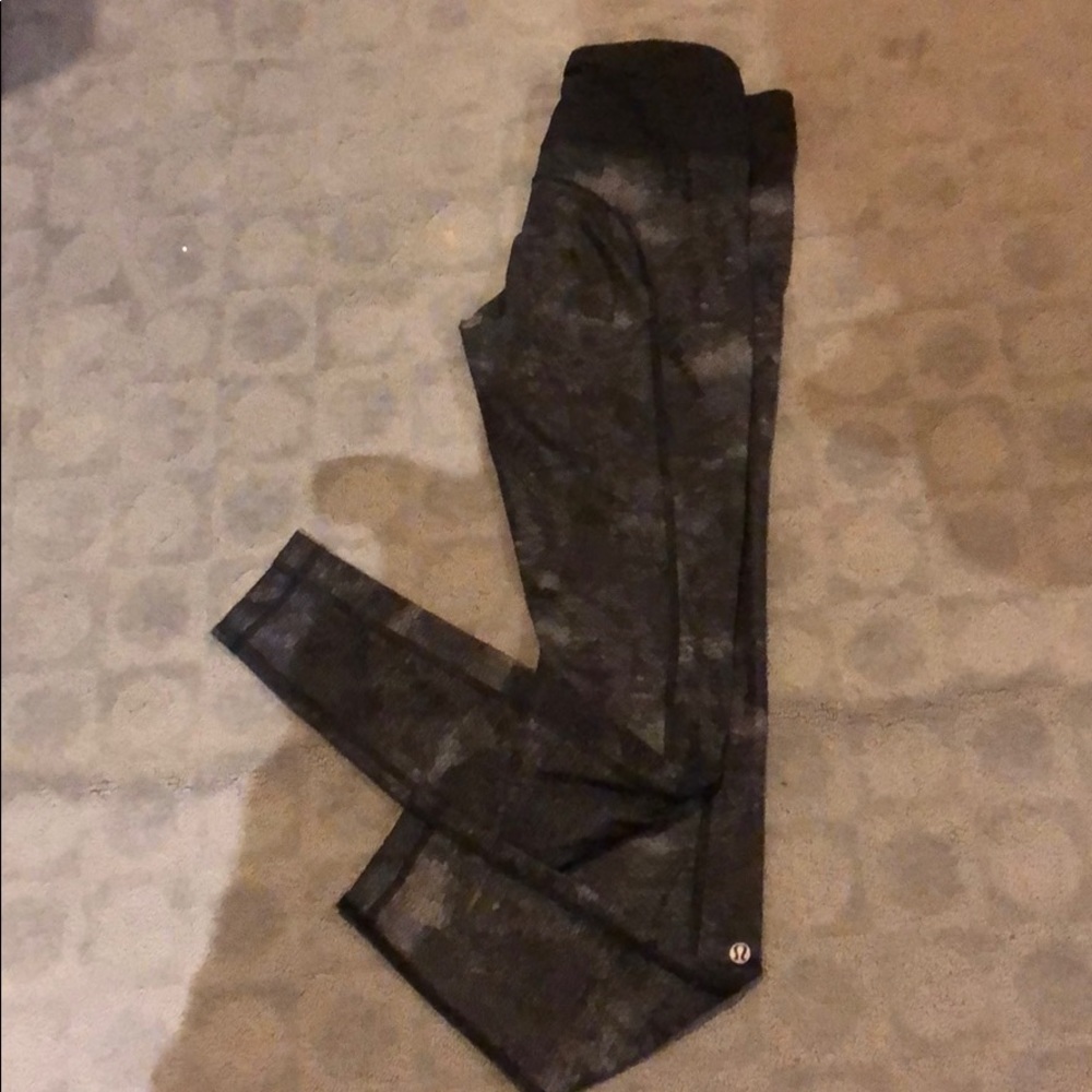 Lululemon leggings Women size 4 black color
